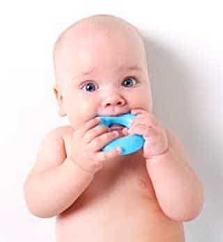 calmer la poussée dentaire d'un bébé