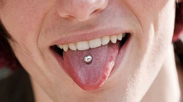 Les 8 inconvénients du piercing à la langue