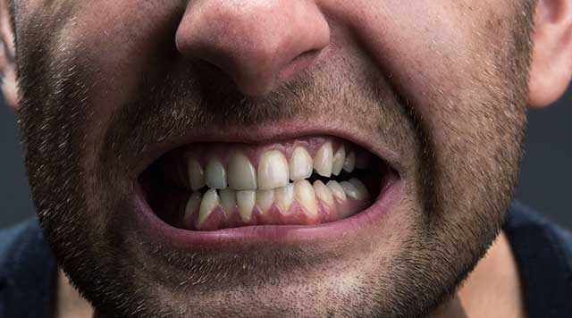 Comment arrêter de grincer des dents la nuit ?