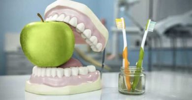 Comment manger avec un dentier ?