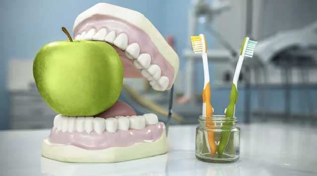 Comment manger avec un dentier ?